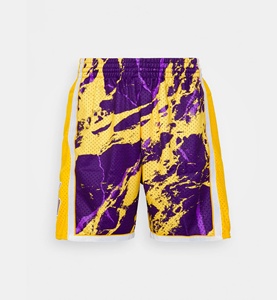 Shorts de basketball personnalisés en sublimation pour hommes, style streetwear, avec empiècements jaunes effet éclaboussures, en maille respirante à séchage rapide pour le sport - Product Image 1