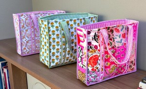 กระเป๋าโท้ทผ้าฝ้ายลายควิลท์พิมพ์ลายด้วยมือ สีส้มชมพู ขนาดใหญ่ แบบสองด้าน ใช้ได้ทั้งแบบสะพายไหล่และถือ เหมาะสำหรับการเดินทาง - Product Image 2