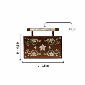 Pochette de soirée élégante en bois artisanal avec incrustation complexe en nacre et finition haut de gamme pour les cérémonies nuptiales par Casa Hub - Product Image 2
