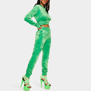 Ensemble de survêtement en velours vert pour femme, haut court à capuche à manches longues et pantalon de survêtement, couleur unie, tenue décontractée pour l'automne - Product Image 1