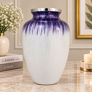 Urne funéraire en métal ombré blanc nacré et violet avec texture ondulée et bordure argentée, pour cendres commémoratives - Product Image 1