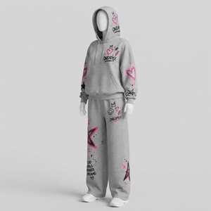Conjunto Deportivo de Dos Piezas para Mujer, Sudadera con Capucha Gris Claro con Estampado Gráfico, Pantalones Jogger Oversize con Estampado de Corazones y Estrellas Rosas, Ropa Casual de Calle - Product Image 1