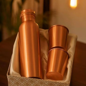 Botella de cobre que realza los momentos tranquilos con una sensación de hidratación pura, perfecta para un estilo de vida diario tranquilo y concentrado. - Product Image 1