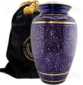 Urna Funeraria de Latón Morado Grabada con Patrón Floral, Recuerdo Conmemorativo para Adultos y Mascotas - Artesanía India - Product Image 3