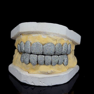 Grillz Micro-Pavé Moissanite, Ensemble Complet de Capuchons Dentaires en Argent Sterling 925, Style Unisexe pour Soirées en Boîte de Nuit - Product Image 1