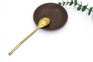 Cuillère à dessert populaire en laiton, longue, à motif tropical, dorée et gaufrée, pour la maison et les hôtels, par Universal Overseas - Product Image 6