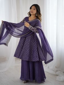 Ensemble haut et pantalon palazzo en soie Crunchi avec broderies et sequins, et dupatta, pour femme, tenue traditionnelle décontractée. - Product Image 3