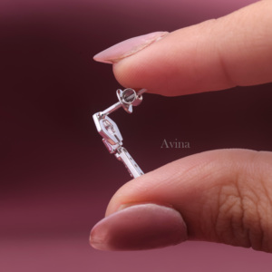Boucles d'oreilles pendantes en or blanc/rose et or jaune 9 carats avec diamant rose taille émeraude cultivé en laboratoire certifié IGI et chaîne à pampilles - Product Image 2