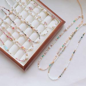 Collier en perles baroques fait main, chaîne de clavicule, design créatif, acier titane, collier à perles, pierre naturelle, style minimaliste tendance - Product Image 1