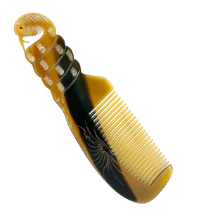 Peignes en corne de buffle directement d'Inde, en forme de friandise animale, artisanat naturel fait main, peigne en corne de vache pour des cheveux et un cuir chevelu sains - Product Image 1