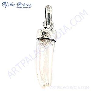 Pendentif en forme de dent d'animal en fausse perle plaqué argent Art Palace, thème classique, unisexe, à porter au quotidien - Product Image 3