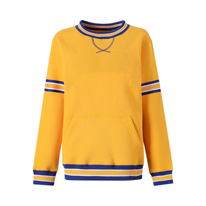 Sweat-shirt en molleton de qualité supérieure avec broderie chenille SGRho dorée, col rond côtelé personnalisé, sweat-shirt de sororité, vêtements scolaires - Product Image 1