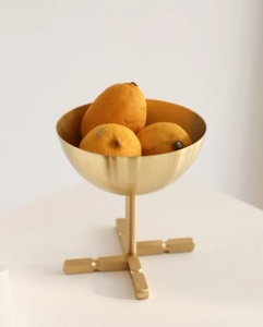Bol à glace en métal doré avec couvercle cerise, plat à dessert moderne, finition polie, bol de service pour fêtes - Product Image 6