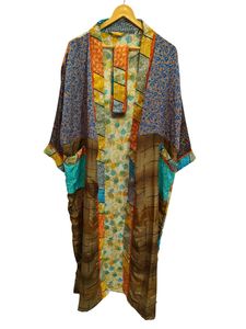 Robe kimono indienne en soie patchwork, cache-maillot de bain, tenue de nuit, longue robe, kimono indien vintage fait main en soie de sari recyclée - Product Image 5
