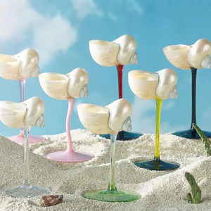 Copa de Martini Hecha a Mano con Conchas Marinas, Copa de Concha para Boda, Regalo Personalizado para Novia, Copa de Cóctel Única con Diseño de Sirena - Product Image 1