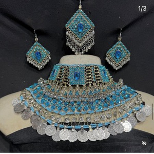 Parure de bijoux afghans Kuchi, collier ras-du-cou rouge, boucles d'oreilles, ensemble de bijoux de mariée tribaux vintage, parure de collier ras-du-cou traditionnel avec pièces de monnaie - Product Image 3