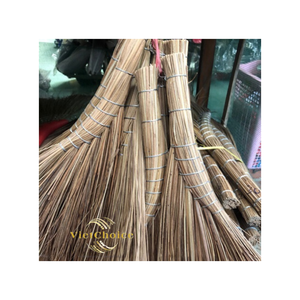 Balai en bambou naturel VietChoice avec poils en herbe, manche en bois durable pour le balayage des sols à la maison - Product Image 4