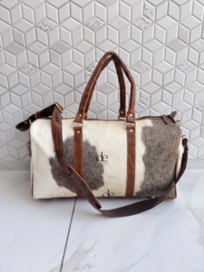 Sac de voyage en cuir de vachette véritable fait main de haute qualité, grande capacité, sac de voyage design en cuir de vachette, sac unisexe - Product Image 1