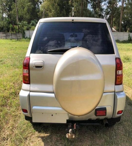 รถยนต์ RAV4 ปี 2005 สภาพดี ใช้งานน้อย ประสิทธิภาพสูง เกียร์ธรรมดา ขับเคลื่อนสี่ล้อ พวงมาลัยขวา เบาะหนัง ระบบควบคุมความเร็วอัตโนมัติ ล้อแม็ก R17 พร้อมซันรูฟ ภายในสีอ่อน ระบบปรับอากาศ 8 จุด - Product Image 6