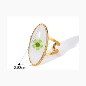 Anneau de serviette en résine avec fleurs véritables et design artistique transparent pour la décoration de table et peut être utilisé comme bijou pour femme - Product Image 5