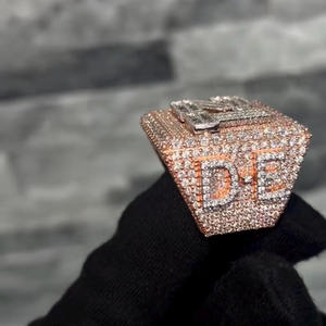 Anillo de Moissanita con Símbolo de Dólar Unisex, Plata de Ley Sólida Chapada en Oro Amarillo de 9.5ct, Joyería de Lujo Estilo Hip Hop, Diseño Audaz - Product Image 3