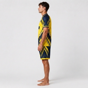 เสื้อและกางเกงกีฬาสำหรับสโมสรฟุตบอล ผลิตจากวัสดุโพลีเอสเตอร์แห้งเร็ว น้ำหนักเบา เหมาะสำหรับการฝึกซ้อมและการแข่งขัน - Product Image 4