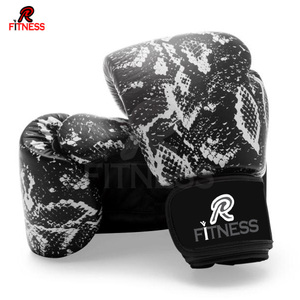 ชุดอุปกรณ์ฝึกซ้อมมวยพรีเมียม RC Fitness Wear รุ่น RCW-BG1003 พร้อมนวมหนังแบบปรับได้ ปิดด้วยแถบตีนตุ๊กแก เป็นมิตรต่อสิ่งแวดล้อม ชุดคอมโบ OEM - Product Image 1