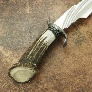 Cuchillo Bowie de Caza Personalizado con Mango de Asta, Hoja Fija Premium de Acero de Damasco, Punta Clip, Suministro B2B, Regalo, Amor - Product Image 4