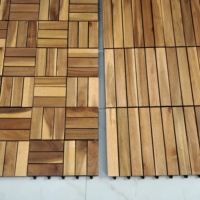 Dalles de terrasse modernes en bois d'acacia carrées 30x30cm, à emboîtement double, étanches, résistantes à l'humidité, ignifuges et antidérapantes pour l'extérieur