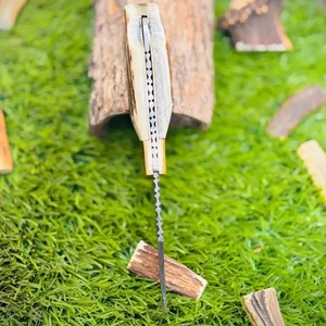 Couteau pliant utilitaire à lame droite de type Drop Point, fait main, en acier Damas, avec manche en corne et étui en cuir - Product Image 4