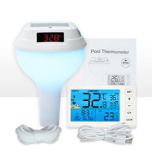 Thermomètre de piscine intelligent à énergie solaire avec lumière RGB et moniteur récepteur, portée de 100 m, écran de 4,4 pouces pour piscines, spas et bains à remous - Product Image 1