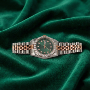Montre de luxe à cadran vert, mouvement à quartz, calibre ETA, lunette sertie de diamants bicolores, verre saphir, acier inoxydable, or rose, date - Product Image 1
