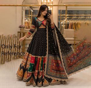 Magnifique Lehenga Choli de style Navratri pour femmes, Lehenga Choli spécial Navratri, Lehenga Choli Navratri, vêtements ethniques - Product Image 1