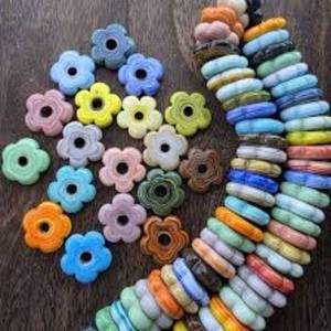 Cuentas de Vidrio Gruesas con Diseño Floral, Hechas a Mano, en Colores Surtidos, Ideales para Diseñadores de Pulseras y Collares - Product Image 1