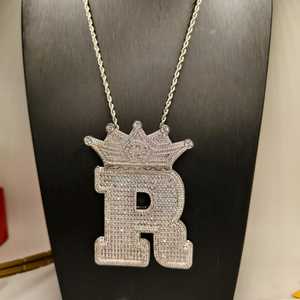 Bijou Hip Hop de Luxe en Argent, Lettre Initiale R Couronne Entièrement Sertie de Moissanite VVS Taille Brillant, Testée au Diamant, pour Fiançailles - Product Image 2