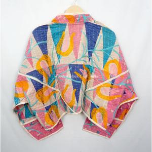 Chaqueta vintage para mujer 100% Kantha, hecha a mano en India, estilo bohemio con bordado, cierre abierto, chaquetas a la moda con estampado floral. - Product Image 5
