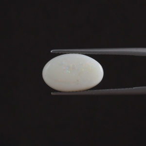 โอปอลธรรมชาติสีขาวคุณภาพพรีเมียม รับรองโดย IGI น้ำหนัก 3.98 กะรัต รูปทรงวงรี ตัดด้วยมือ ขัดเงา ผ่านการเคลือบด้วยแว็กซ์/น้ำมัน ขนาด 15x9.5 มม. - Product Image 1