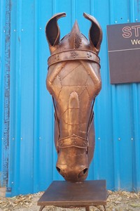 Sculpture de tête de cheval en métal - Product Image 2