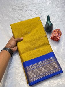 Sari de Seda Amarillo con Borde de Zari Azul, Prenda Tradicional India para Mujer, para Bodas y Ocasiones Especiales, para Todas las Temporadas - Product Image 1