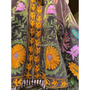 Veste en velours marron, veste ouzbèque Suzani, veste à broderies florales, manteau court fait main pour femme, manteau d'hiver - Product Image 2