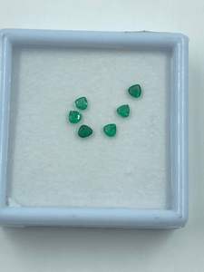 Esmeralda Zambiana de la Mejor Calidad, Corte Trillón, Gema Verde Natural, 0.78 Quilates, 3.50MM, Colgante de Joyería Fina - Product Image 3