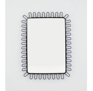 Miroir mural rectangulaire vintage en métal noir avec bordure en fil ondulé pour la décoration de la maison et de la salle de bain - Product Image 1