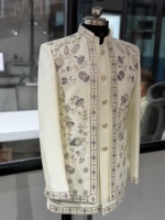 Ensemble de luxe grande taille brodé en laine/soie Sherwani, Kurta, Koti pour homme – Tenue Indo-Occidentale de créateur pour mariage, vente en gros
