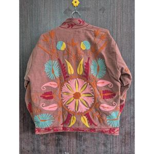 Chaqueta de Invierno Reversible de Terciopelo Bordada con Flores, Estilo Bohemio Suzani, Hecha a Mano, Ecológica, Transpirable y de Lujo para Mujer - Product Image 4