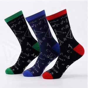 Calcetines Deportivos con Diseño Matemático para Adultos, Transpirables, Tejidos, con Estampado, en Colores Azul, Verde y Rojo, para Uso Diario Informal - Product Image 3