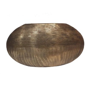 Jarrón de mesa moderno hecho a mano de latón con acabado texturizado, centro de mesa decorativo para decoración del hogar - Product Image 2