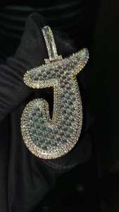 Colgante Personalizado de Plata de Ley Bicolor con Inicial 'J' Estilo Hip Hop, con Diamantes Baguette y Moissanita Engastados en Puntas, para Hombre y Mujer - Product Image 3