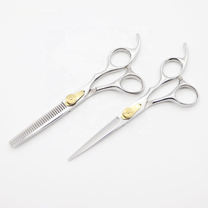 Tijeras de Barbero de Hoja Curva de Acero Inoxidable, Tijeras de Corte de Pelo Afiladas para Diestros, Tijeras Profesionales de Barbero, Productos al por Mayor - Product Image 1