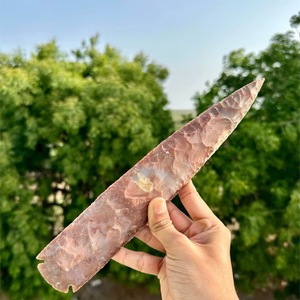 Punta de Flecha de Jaspe Marrón de 11 Pulgadas Hecha a Mano, Artesanía de Piedra Semipreciosa, Regalos para el Hogar, Punta de Lanza en Forma de Media Luna Dinámica - Product Image 1
