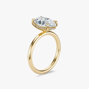 Anillo de Compromiso Solitario Personalizado con Diamante de Corte Brillante Ovalado de 4.5 Quilates, Modificado, en Oro Amarillo de 14 Quilates - Product Image 1